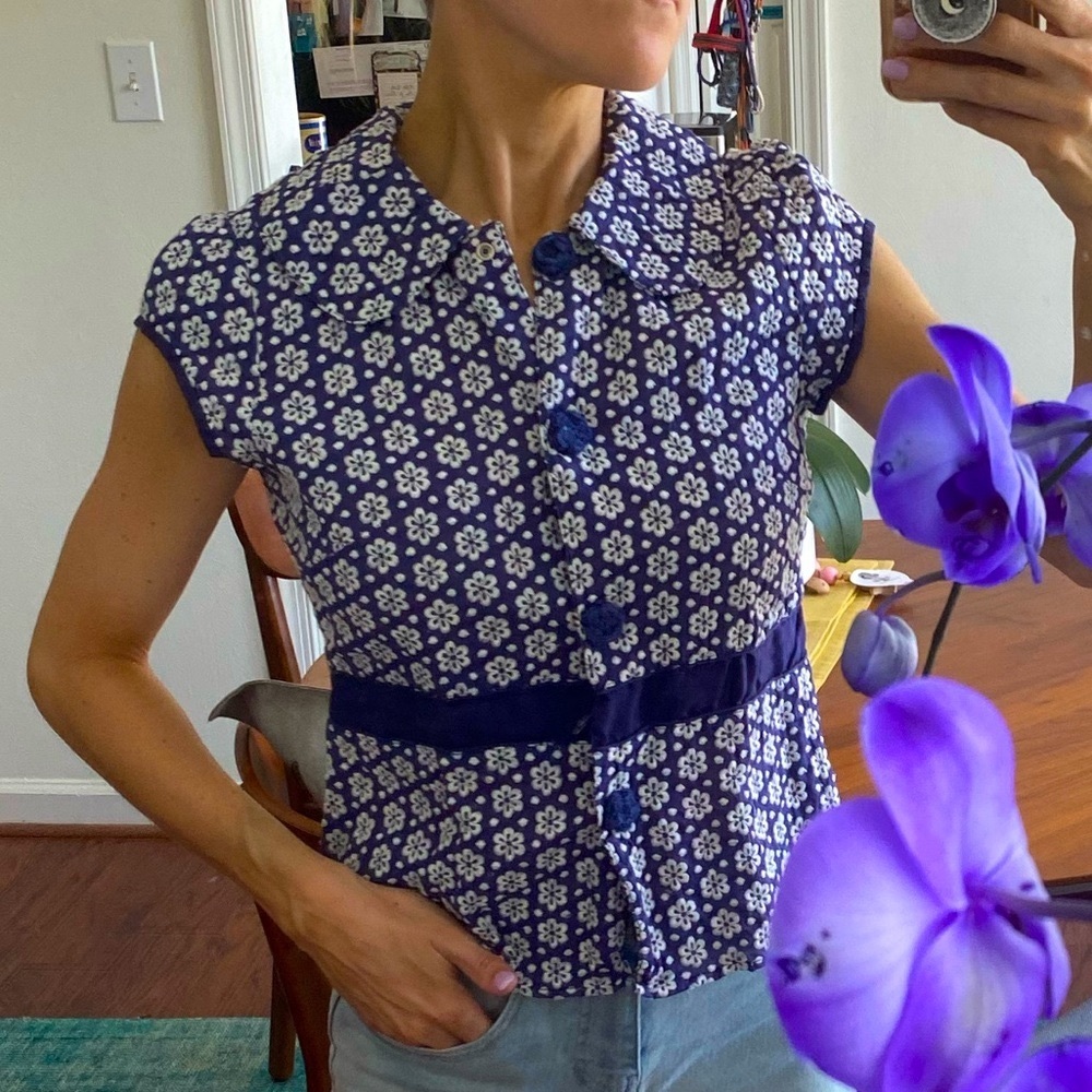 ✨ VINTAGE Cap Sleeve Button Up Blouse Small